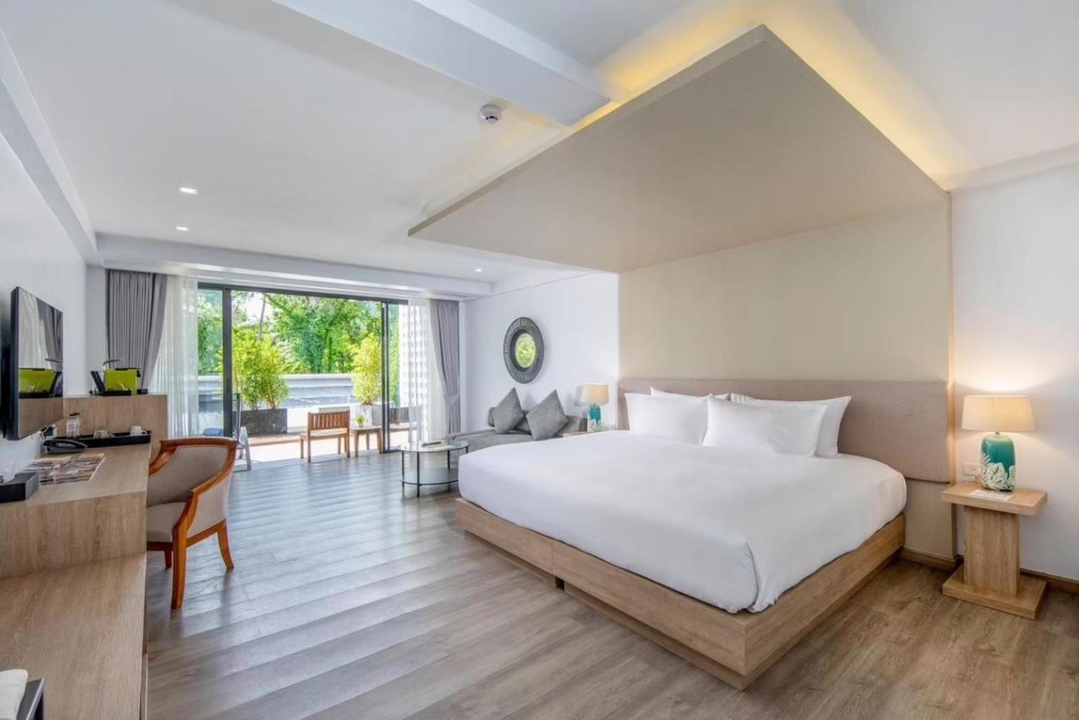 Anona Beachfront Phuket Resort-Sha Extra Plus Patong Esterno foto