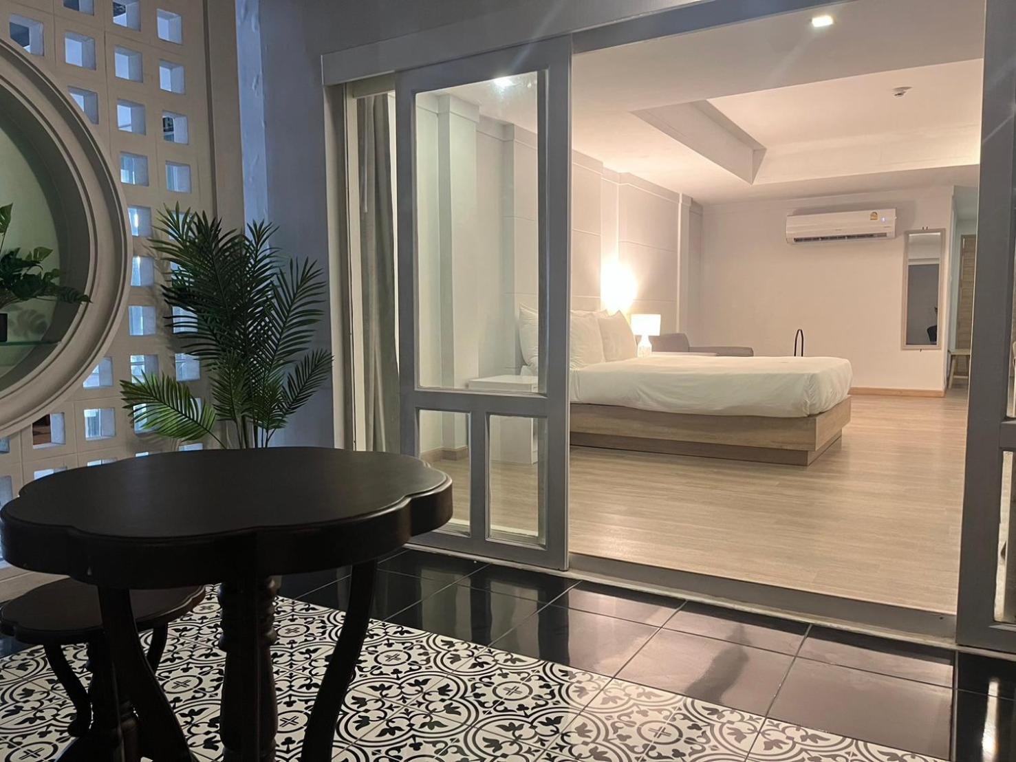 Anona Beachfront Phuket Resort-Sha Extra Plus Patong Esterno foto